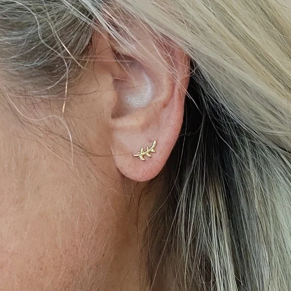 TINY BRANCH STUD EARRINGS - Picture 3 of 5